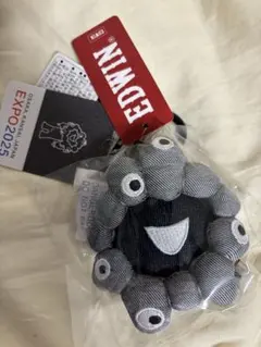 大阪関西万博限定 ミャクミャク エドウィンコラボ　フェイスマスコット カラビナ