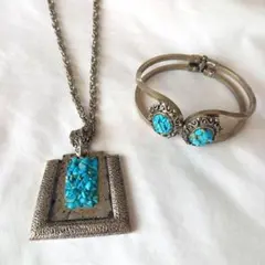 ターコイズ風ネックレスとブレスレットセット
