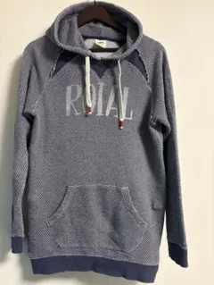 ROIAL ネイビーとホワイトのパーカー