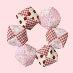 座布団型お手玉6個 ハンドメイド　　　　 ♡ ハート＆いちご柄 ♡