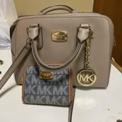 MICHAEL KORS ピンク ショルダーバッグw／earpho necase - メルカリ