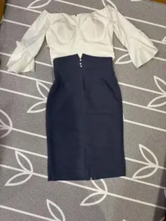 ホワイト・タイトドレス　水色