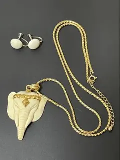 象牙調アイボリーペンダントネックレスとイヤリングセット