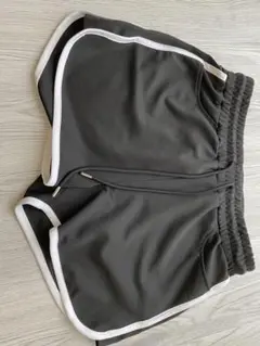 ショートパンツ