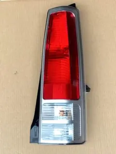 ジャンク スズキワゴンRスマイル右テールランプ - メルカリ