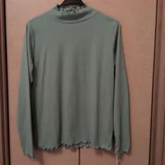 フリル付きハイネックリブ長袖Tシャツ グリーン