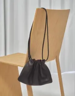 【完売品】LOMEI 巾着バッグ DRAWSTRING BAG レザー 完売品】LOMEI 巾着バッグ DRAWSTRING BAG レザー - メルカリ