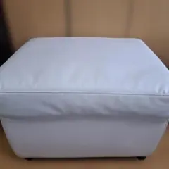 ニトリ　ホワイト　オットマン 　スツール　合成皮革製　①