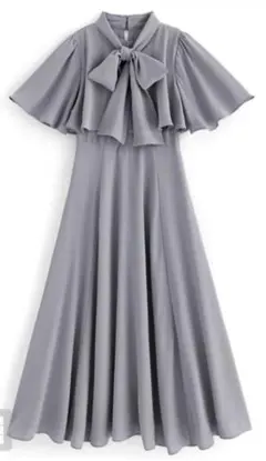 エレガントなグレーのロングドレス