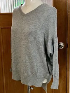 アースミュージックアンドエコロジー★グレーVネック 長袖ニット★ドルマンスリーブ