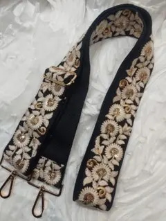 特価C-15インド刺繍リボン※ショルダーストラップ　スマホストラップ　送料込み