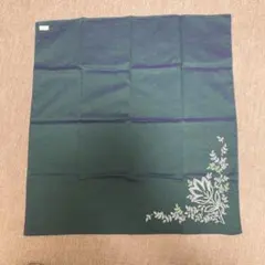 s*i様 新品未使用　シール付き　blooming ダークグリーン 刺繍入ハンカのサムネイル
