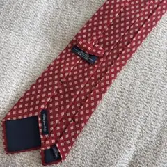 【美品】鎌倉シャツネクタイ　落ち着いた赤に白の花柄　シルク60% イタリア生地のサムネイル
