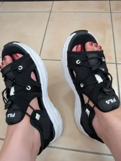 FILA 厚底スポーツサンダル ブラック　25センチ　柔らかな履き心地のサムネイル