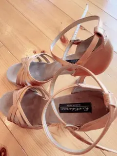 ケントラテンベージュ ストラップヒールのサムネイル
