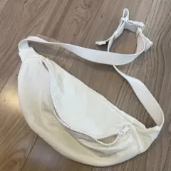 GU ホワイト ボディバッグ 内部ポケット付き
