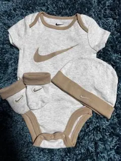 Nike ベビーロンパース・帽子・靴下セット