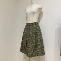 ストロベリーフィールズ　フレアスカート　迷彩柄　タック　ウエストゴム
