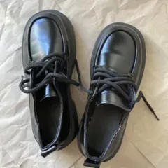 黒い合成皮革ローファー厚底