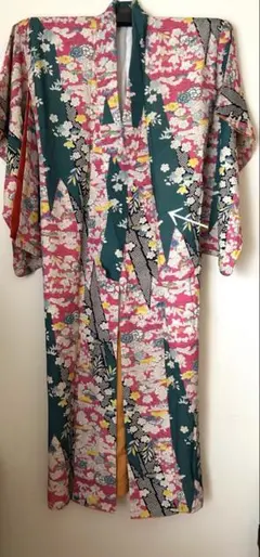 着物　和服　昭和　古典　レトロ　ピンク　グリーンのサムネイル