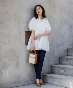 ◆ Emma Taylor エマテイラー パール釦 サイドプリーツ ブラウスのサムネイル
