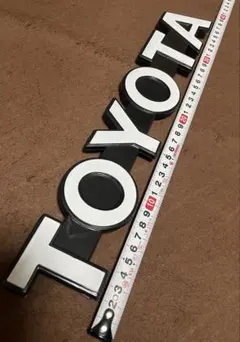 希少 純正TOYOTA HILUX ピアノブラックエンブレム - メルカリ
