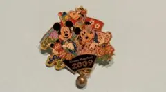 ディズニー ディズニーランド お正月 2009ミッキー ミニー ピンバッジ