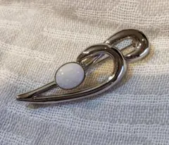 オパール付き流線型シルバーブローチ