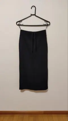 ■UNIQLO■黒のタイトスカート ウエスト紐付き