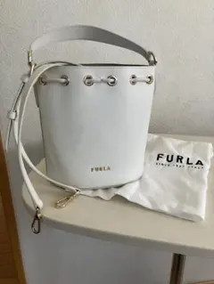 FURLA バケットバッグ ホワイトのサムネイル