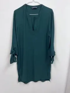 【美品】ZARA WOMAN スリットネック 五分袖ブラウス ダークグリーンのサムネイル