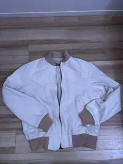 白　ジャケットのサムネイル