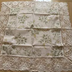 Pierre Cardin 花柄 ピンクのハンカチ レースの縁取り