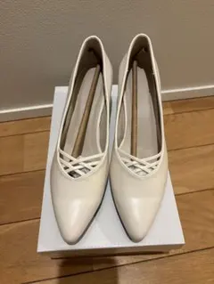 アイボリー クロスストラップ パンプス ハイヒール LL