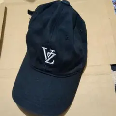 VARZAR（バザール）のモノグラム刺繍ロゴキャップのサムネイル