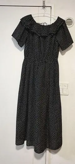 黒の水玉オフショルダー長袖ワンピース