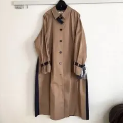 新品☆TONAL トーナル　ベージュとネイビーのバイカラートレンチコート　Mのサムネイル
