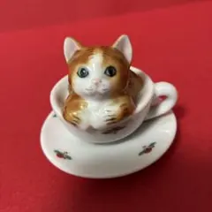 80年代ヴィンテージ 日本製 ティーカップに入った可愛い仔猫の置物 陶器