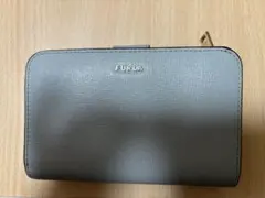 フルラ　2つ折り財布