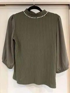 カーキ色 カットソー L