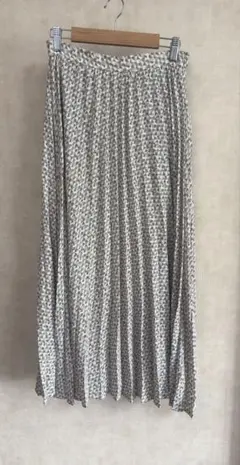 GU プリーツスカート M ベージュ系