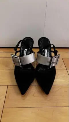 美品】MANOLO BLAHNIK 総レース フラット 36 黒 リボン - メルカリ