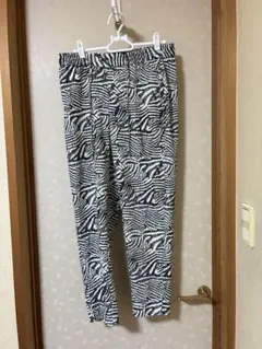 H&M 柄 パンツ 黒と白✳︎Mサイズ