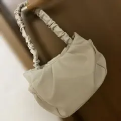 クリーム色 フリルハンドル ハンドバッグ