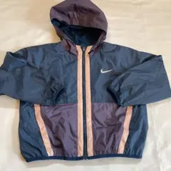 ⚪︎ NIKE ナイキ　フードジャケット　約130〜140