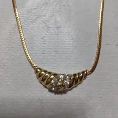 AVONゴールド ツイストデザイン ネックレス