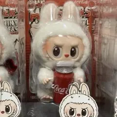 Coca-Cola ウサギぬいぐるみ缶付き - メルカリ