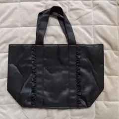 フリル付きトートバッグ　ブラック