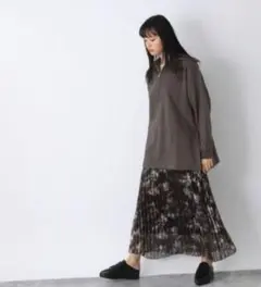 JEANASIS♥️ シアーシャイニースカート　ブラックのサムネイル