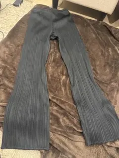 PLEATS PLEASE ダークグレーパンツ サイズ2のサムネイル